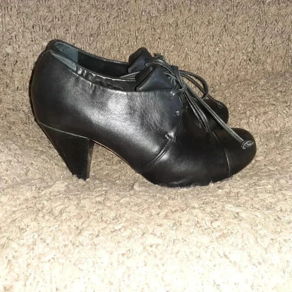 J.SHOES-DIFFUSE-Black Leather Booties/Shooties/Laces-Cap Toe-Sz 6-Excellent - Picture 4 of 7